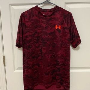 Under Armour Dark Red Camo Medium Athletic Shirt